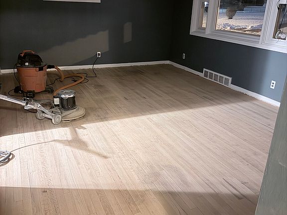 5th image of 960 Katherine Ave