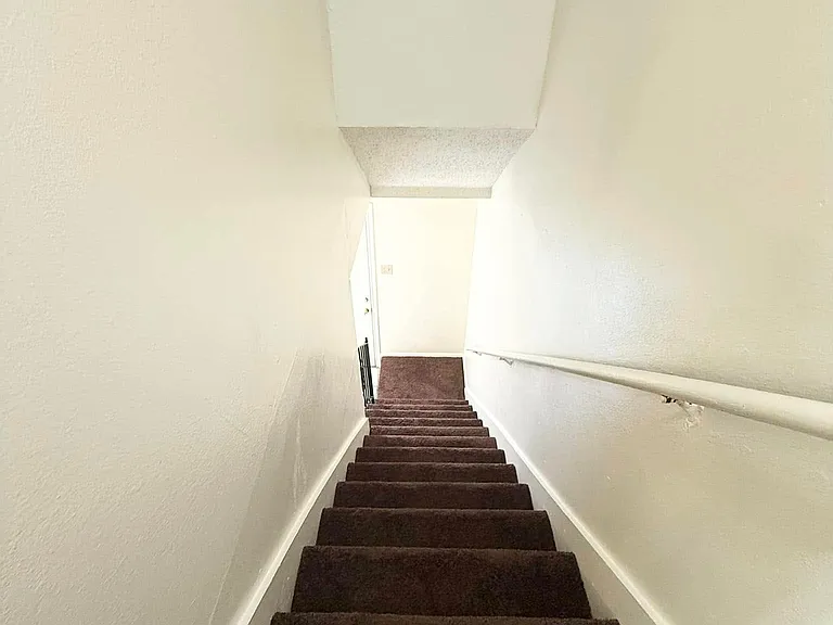 1620 Newport Pl #D — Photo 7