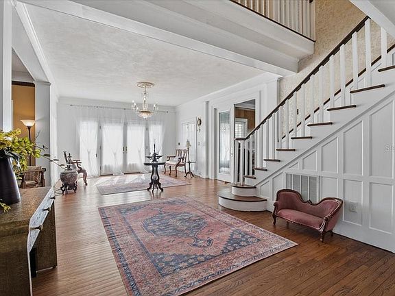 3rd image of 208 N Spring Blvd