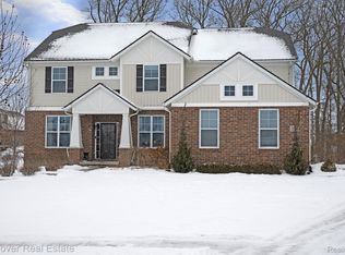 325 Eden Prairie Dr, Oakland, MI 48363