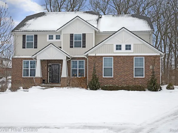 325 Eden Prairie Dr, Oakland, MI 48363