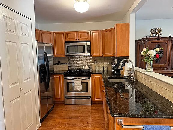 5th image of 203 Cambridge Ct #A