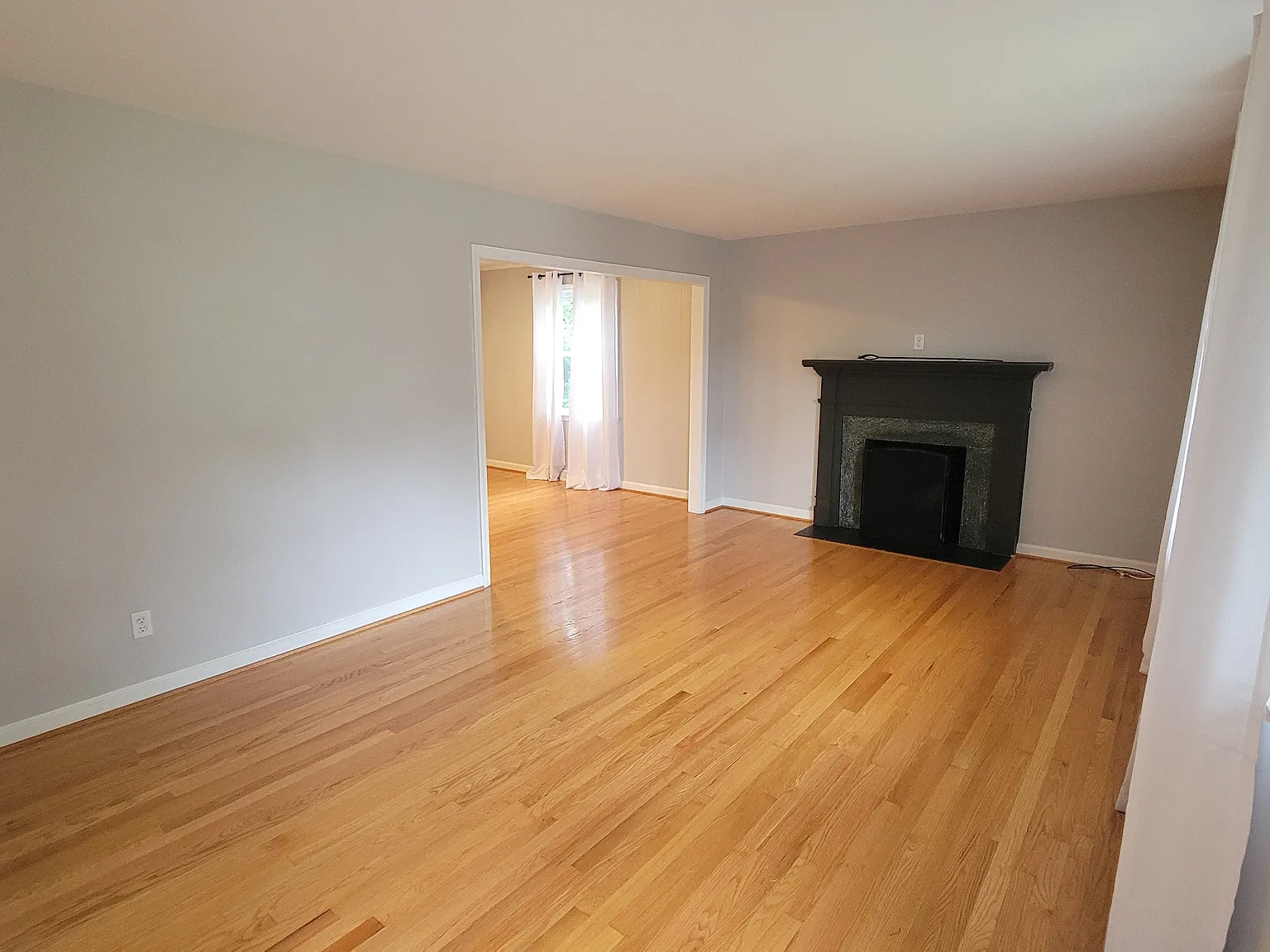 3 bed, 2000 sqft, $2,300 — Photo 4