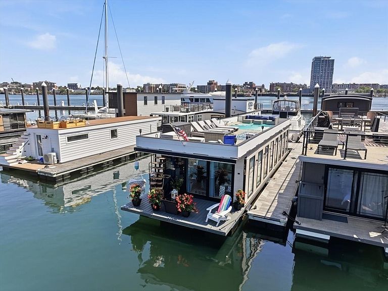1 Pier 8 St #13