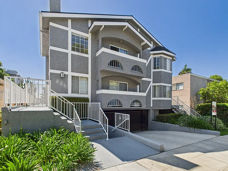 426 E Cedar Ave — Photo 24
