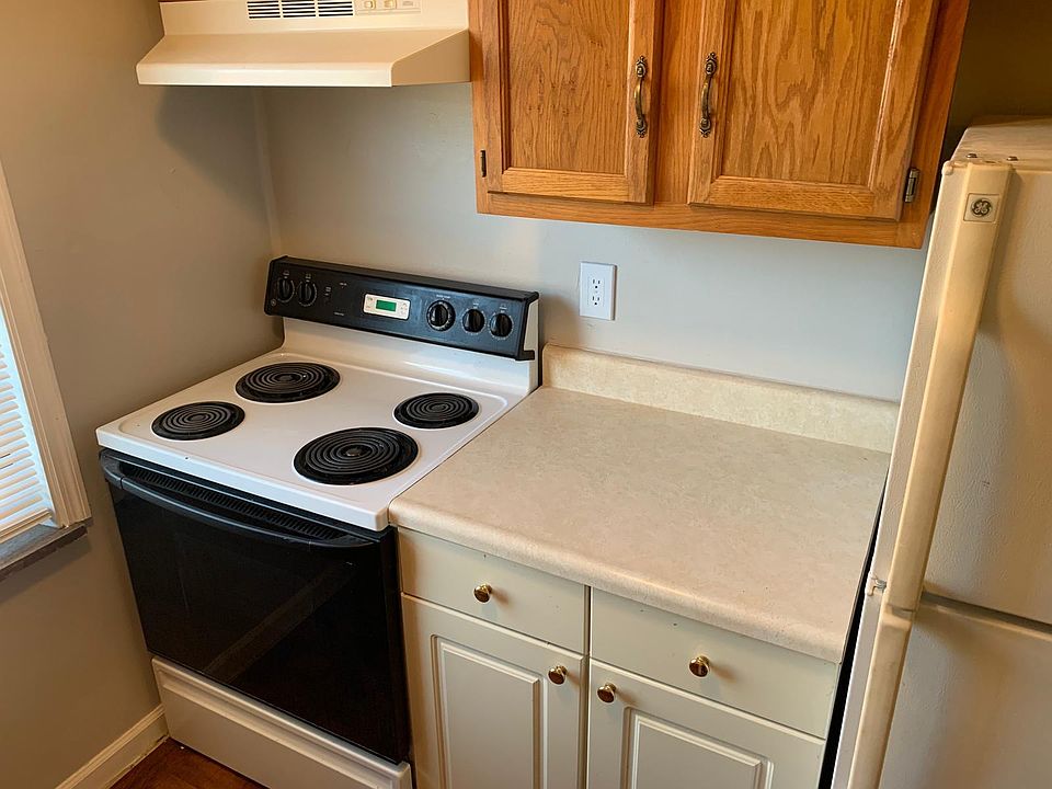 2nd image of 521 Corona Ave #B