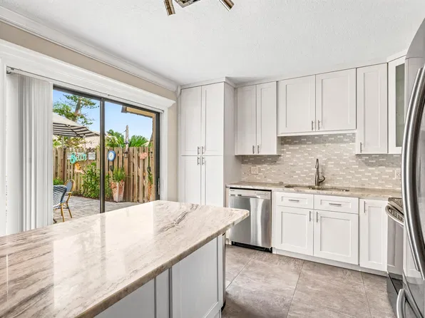 1166 6th Avenue #15B, Vero Beach, FL 32960