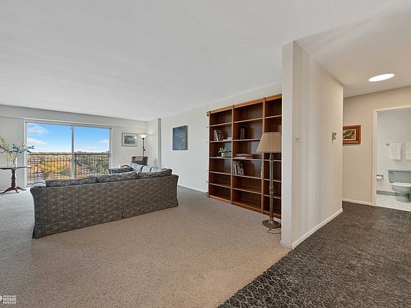 3rd image of 7061 N Kedzie Ave Suite 1208