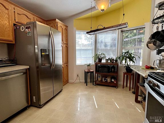 5th image of 415 Frisbie Avenue
