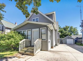 729 S 20th St, Manitowoc, WI 54220