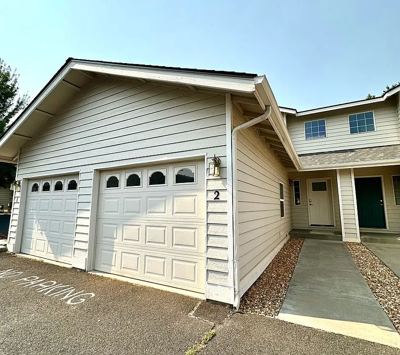 1980 NE Zachary Ct