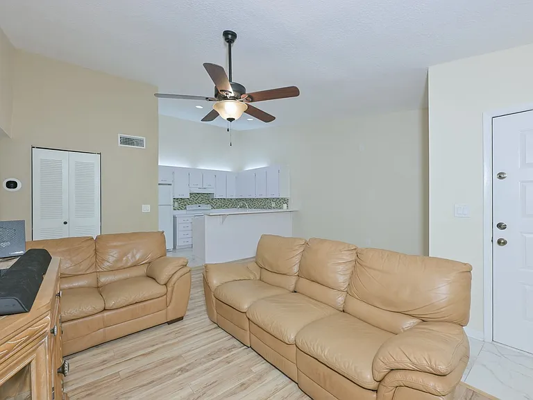 3301 Crystal Ct E #O — Photo 6