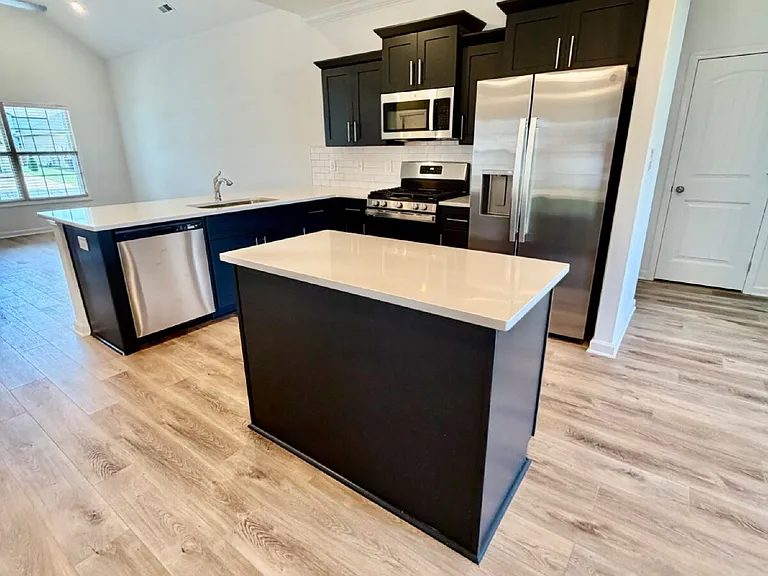 645 Woodrush Dr — Photo 4