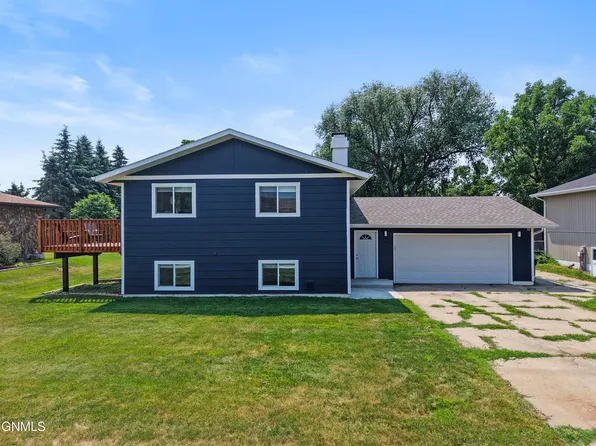 1707 4th St NE, Mandan, ND 58554
