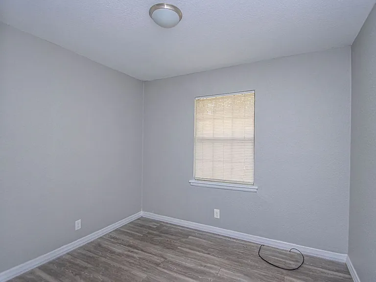 4900 Trinity Dr — Photo 15