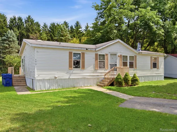 4613 Butternut St, Clarkston, MI 48348