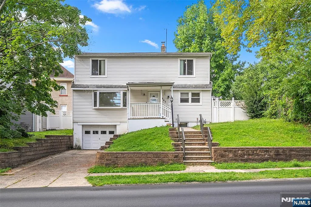 5 bed, 2.5 bath, $4,200 — Photo 1