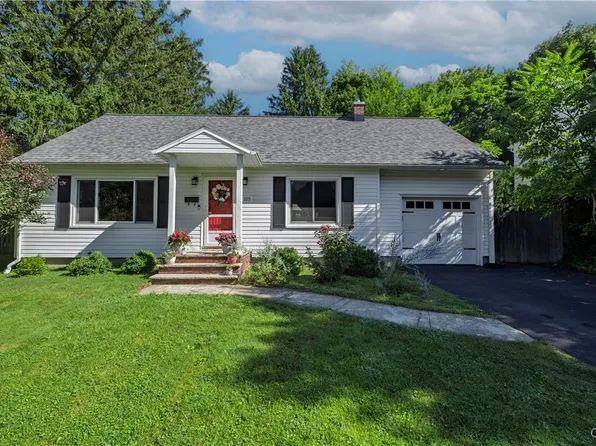 205 Eureka Dr, Manlius, NY 13104