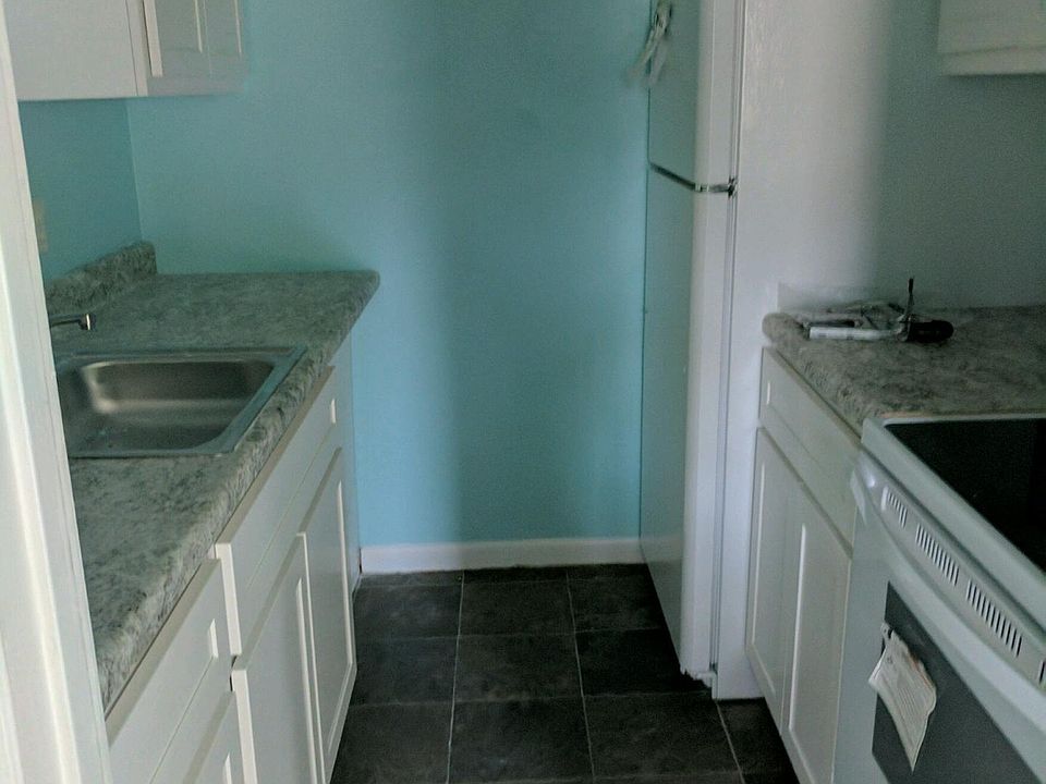 1st image of 227 Palmetto Ln APT 27