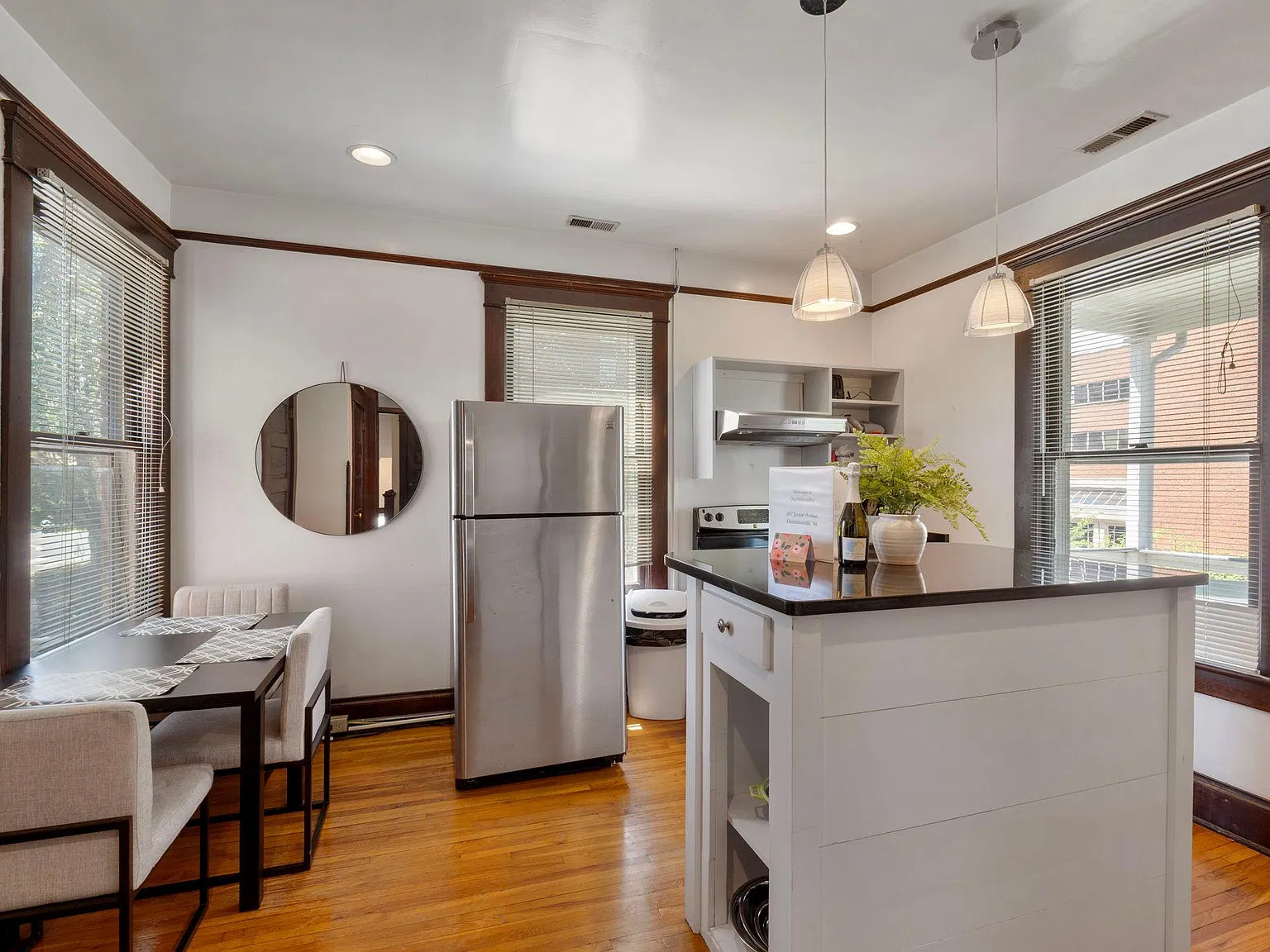 2 bed, 750 sqft, $1,900 — Photo 4