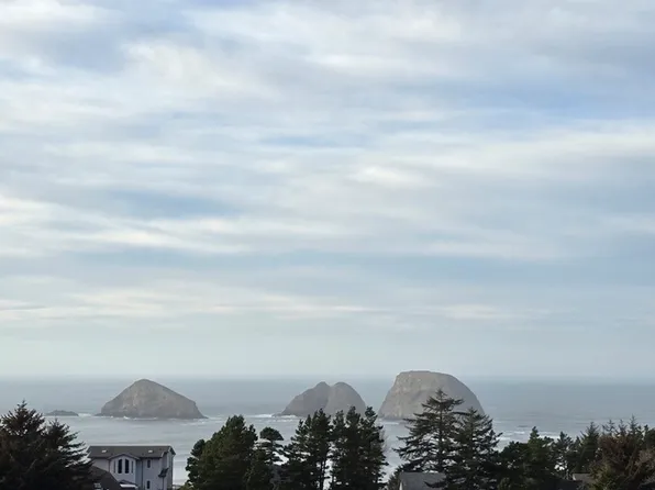 140 Reeder St, Tillamook, OR 97141