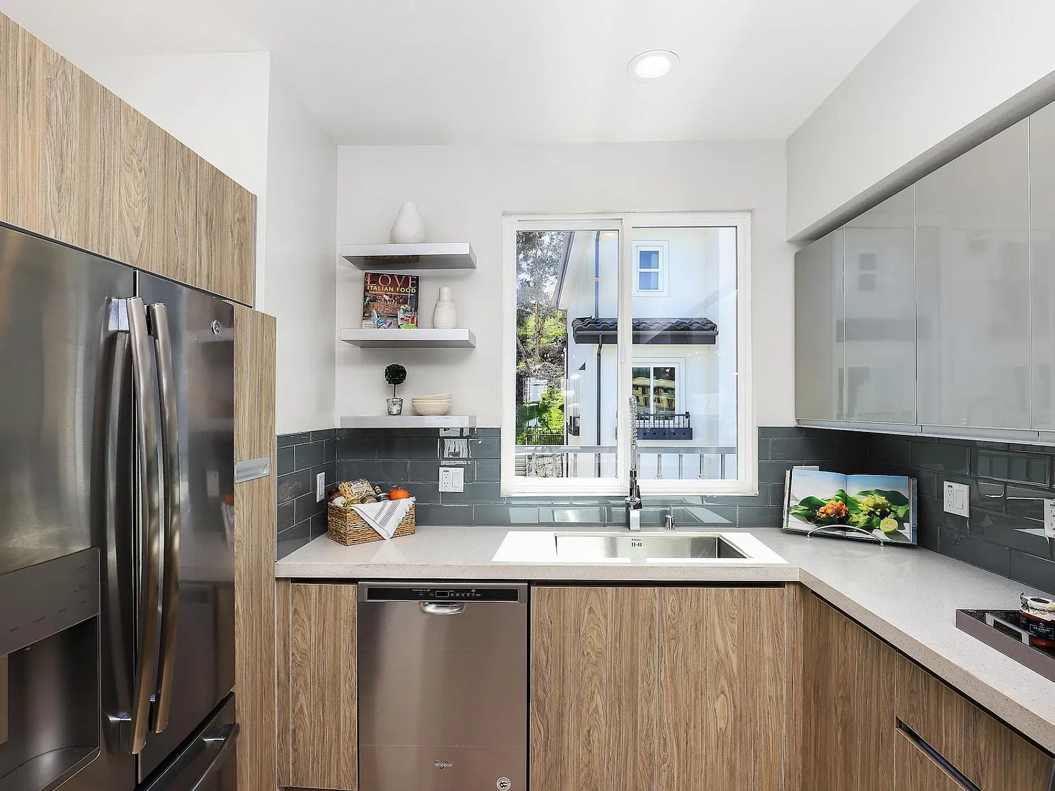 4 bed, 1835 sqft, $3,750 — Photo 3
