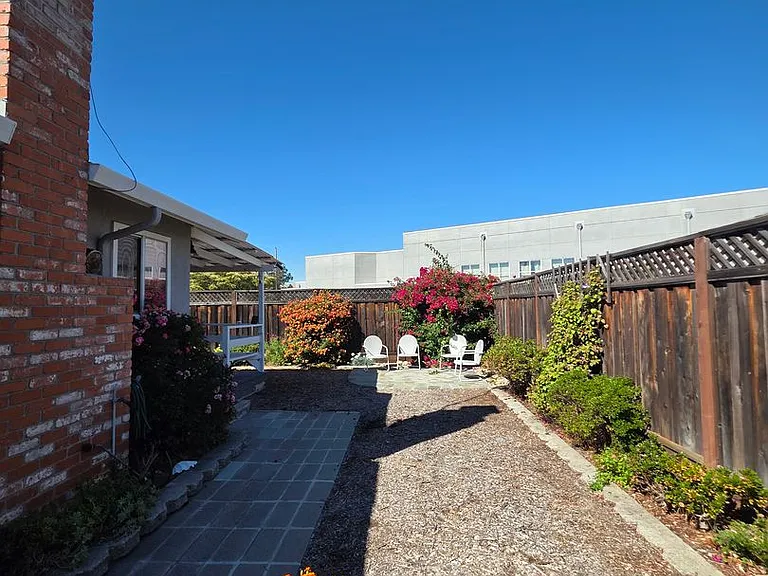 4001 Roland Dr — Photo 27