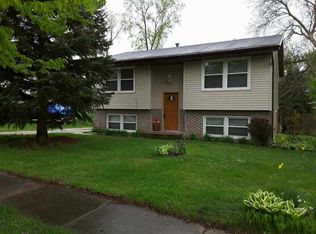512 Chisholm Trl, Rockford, IL 61101