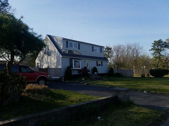 2nd image of 34 Woods Ln