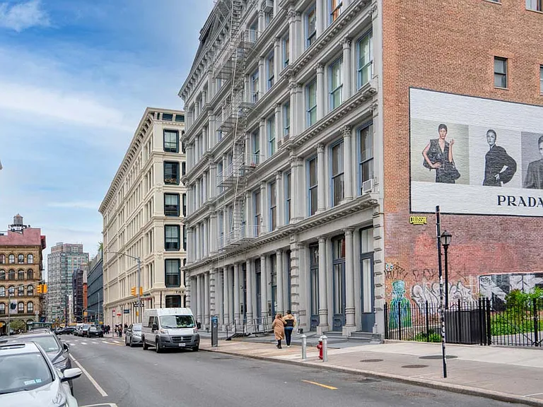 147 Grand St #2W — Photo 10