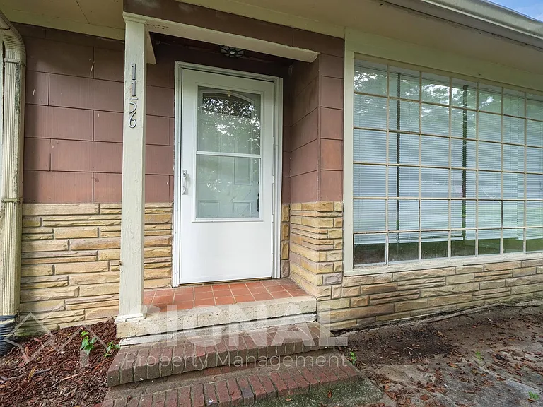 1156 Skyline Dr — Photo 4
