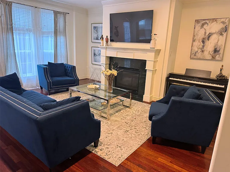 5622 Dolores St — Photo 3