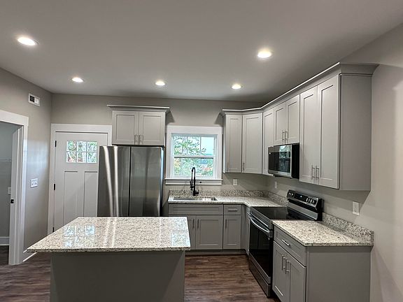4th image of 1340 Unity Dr NE
