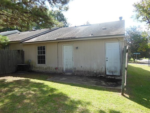 4th image of 2854 Sun Valley Ct #A
