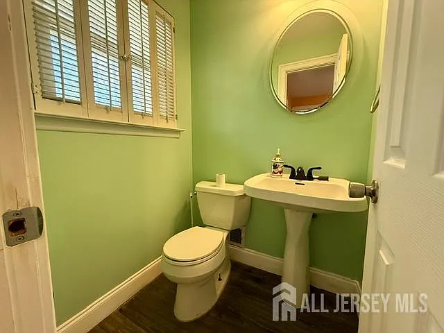 5 Sussex Ct — Photo 12