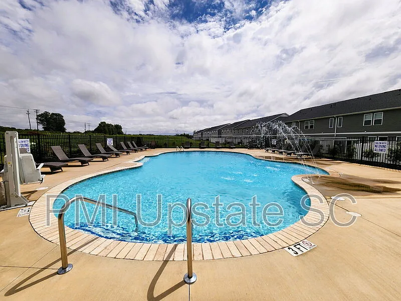 4 bed, 3.5 bath, 1810 sqft, $1,795 — Photo 3