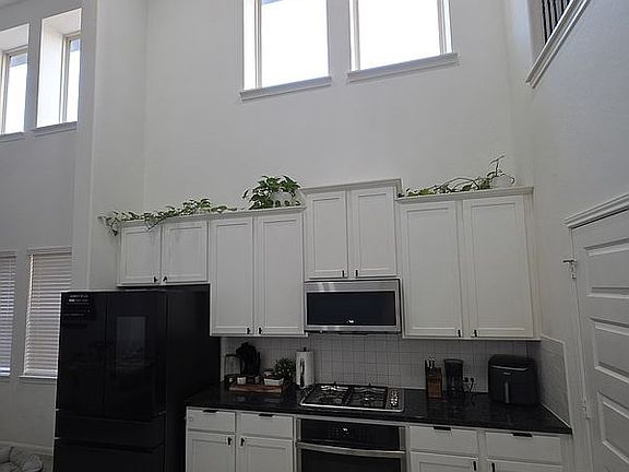 2nd image of 4402 Pale Fox Ln