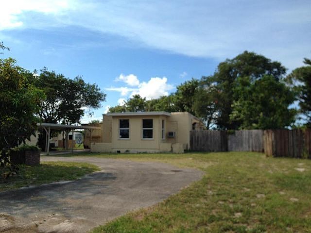 1st image of 2951 Oak Dr