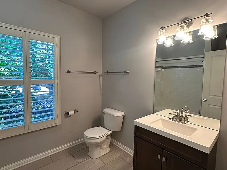 829 E Chestnut St — Photo 26