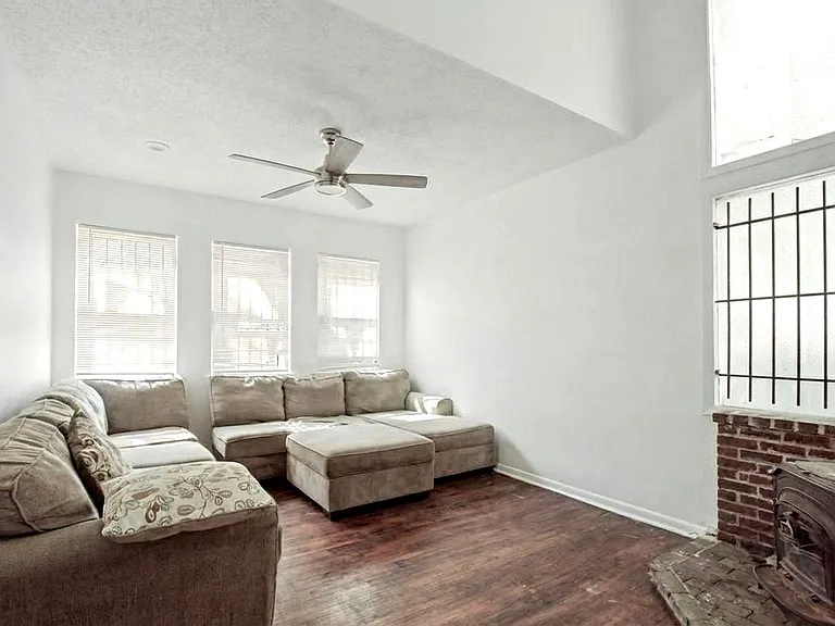1806 W Diamond St — Photo 8