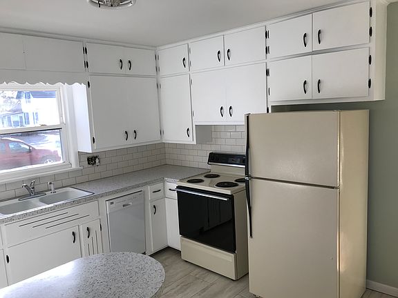 2nd image of 3499 Van Buren St