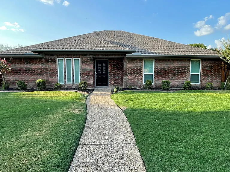 807 Rush Creek Dr — Photo 1