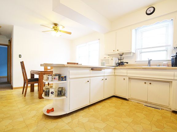 5th image of 2712 W 97th Pl