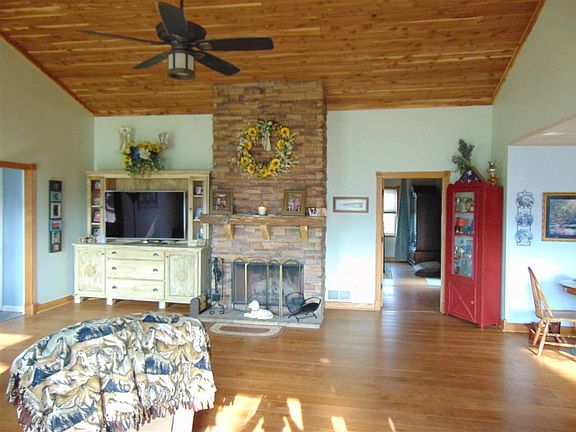 4th image of 359 Pineywood Ln