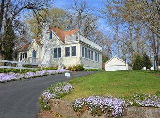 219 Circle Pkwy, Williams Bay, WI 53191