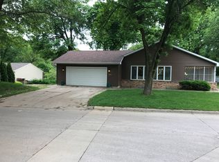 3427 Circle Dr NE, Cedar Rapids, IA 52402