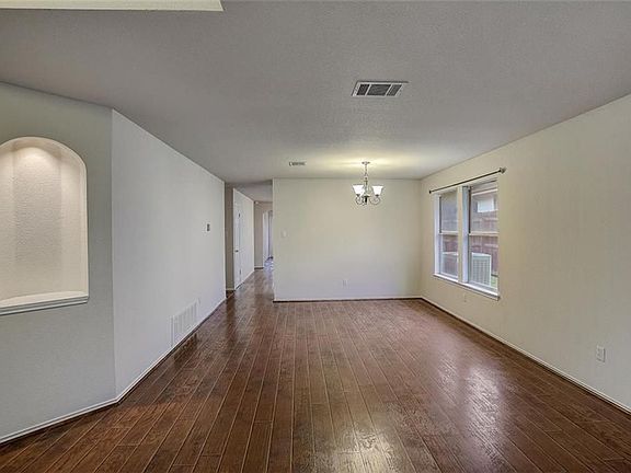 2nd image of 1403 Tetbury Ln