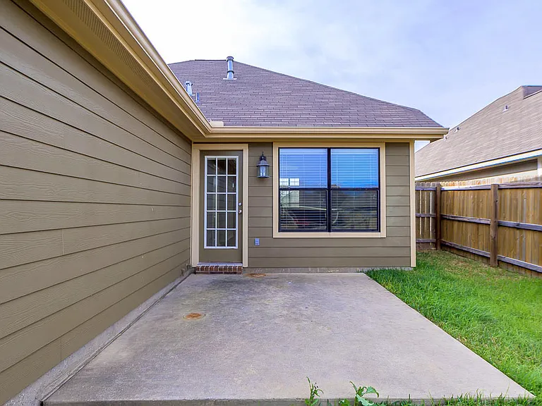 2020 Turning Leaf Dr — Photo 17