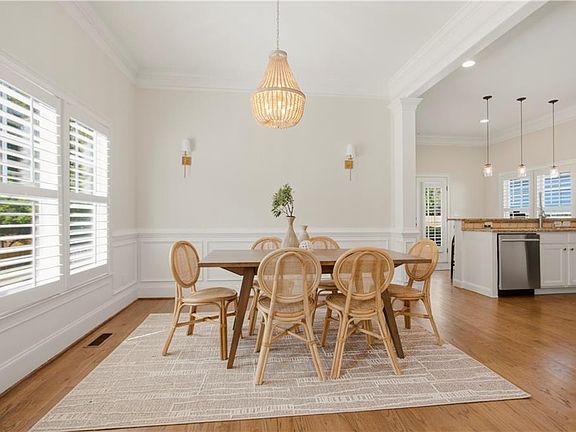 5th image of 2038 Spink St NW