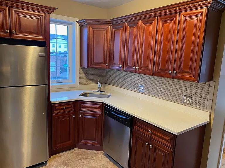 17 Whitman Ave #2R — Photo 2